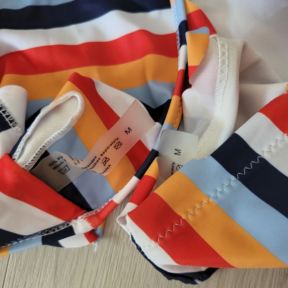 Swimwear Bundle Size M - Picture 12 of 15